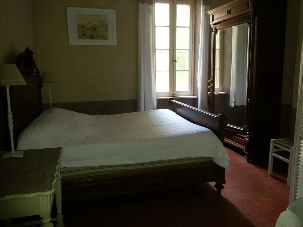Bed and Breakfast Le Patio Des Cigales Roquefort-des-Corbières Zimmer foto