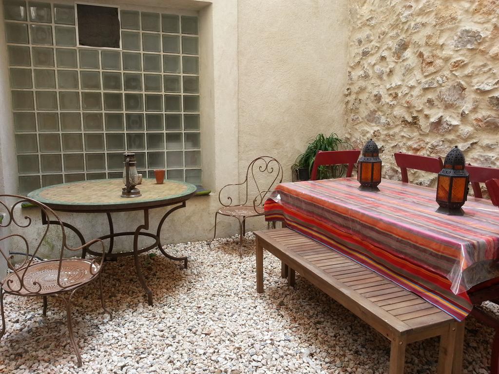 Bed and Breakfast Le Patio Des Cigales Roquefort-des-Corbières Exterior foto