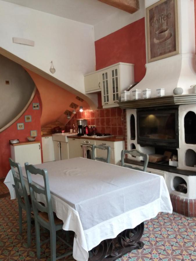 Bed and Breakfast Le Patio Des Cigales Roquefort-des-Corbières Exterior foto