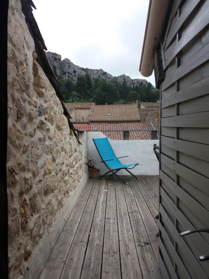 Bed and Breakfast Le Patio Des Cigales Roquefort-des-Corbières Exterior foto